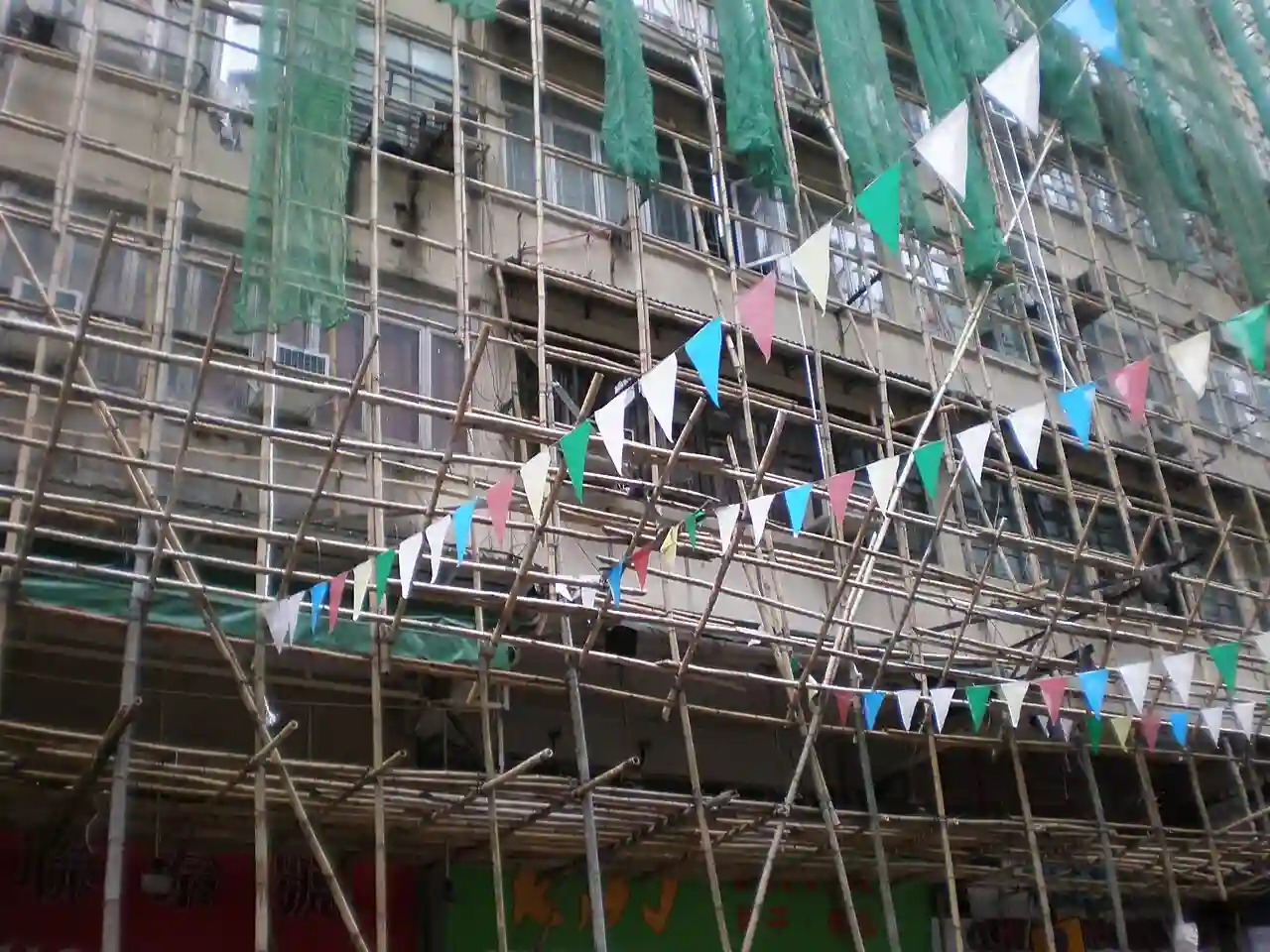 Temple St. bamboo scaffolding 1