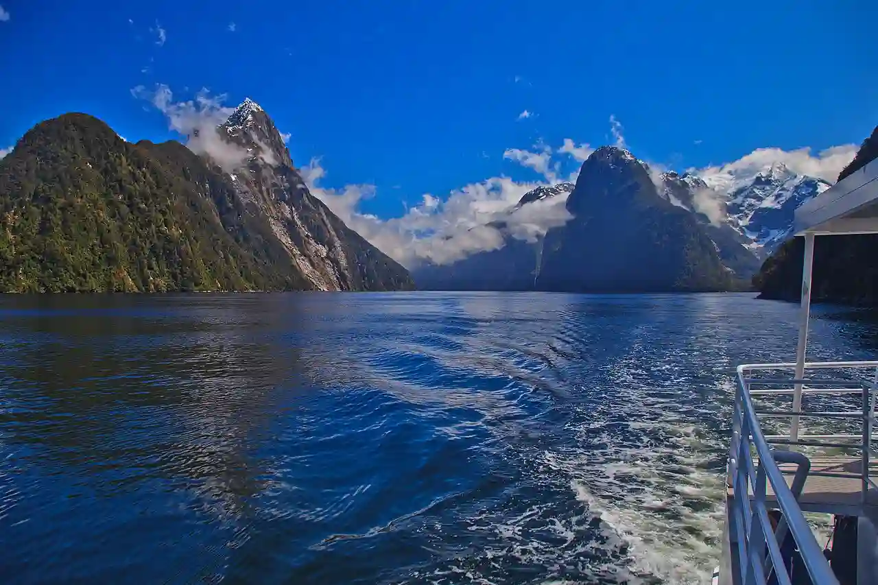 Cruise on Milford sound (5796043020)