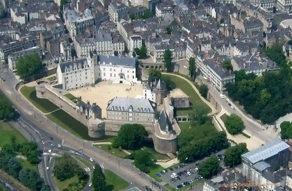 Nantes aérien château3