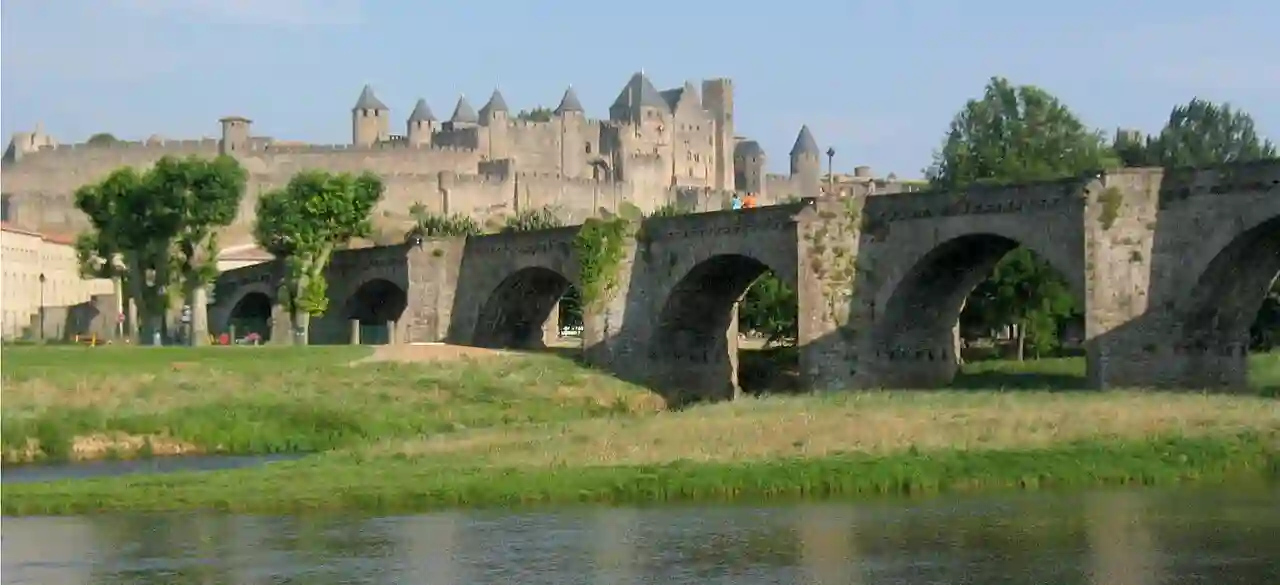 Cité of Carcassona and old bridge