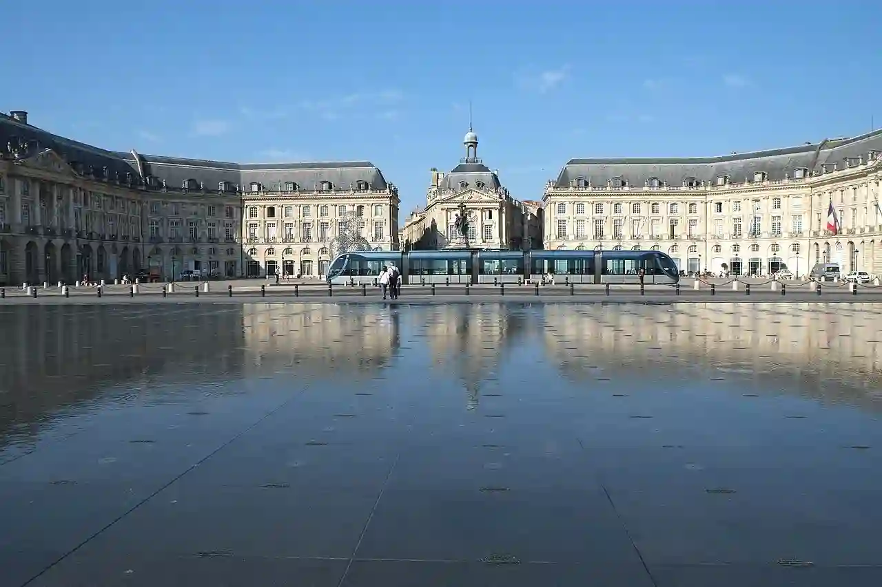 139 - Place de la Bourse et le miroir d'eau - Bordeaux