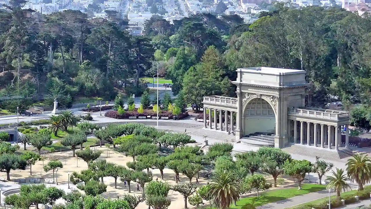 California-06241 - In front of museum (20449897948)