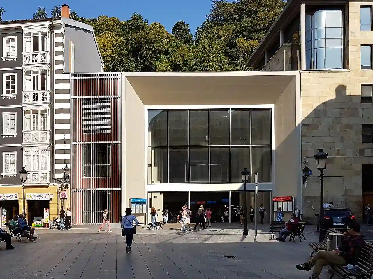 Estación de Zazpikaleak Casco Viejo 21