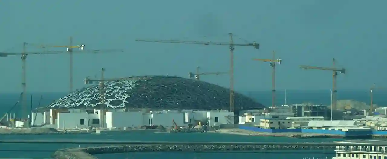 Abu Dhabi - Saadiyat Iceland - Louvre Abu Dhabi under construction - السعديات أيسلندا - متحف اللوفر أبو ظبي تحت الإنشاء - panoramio