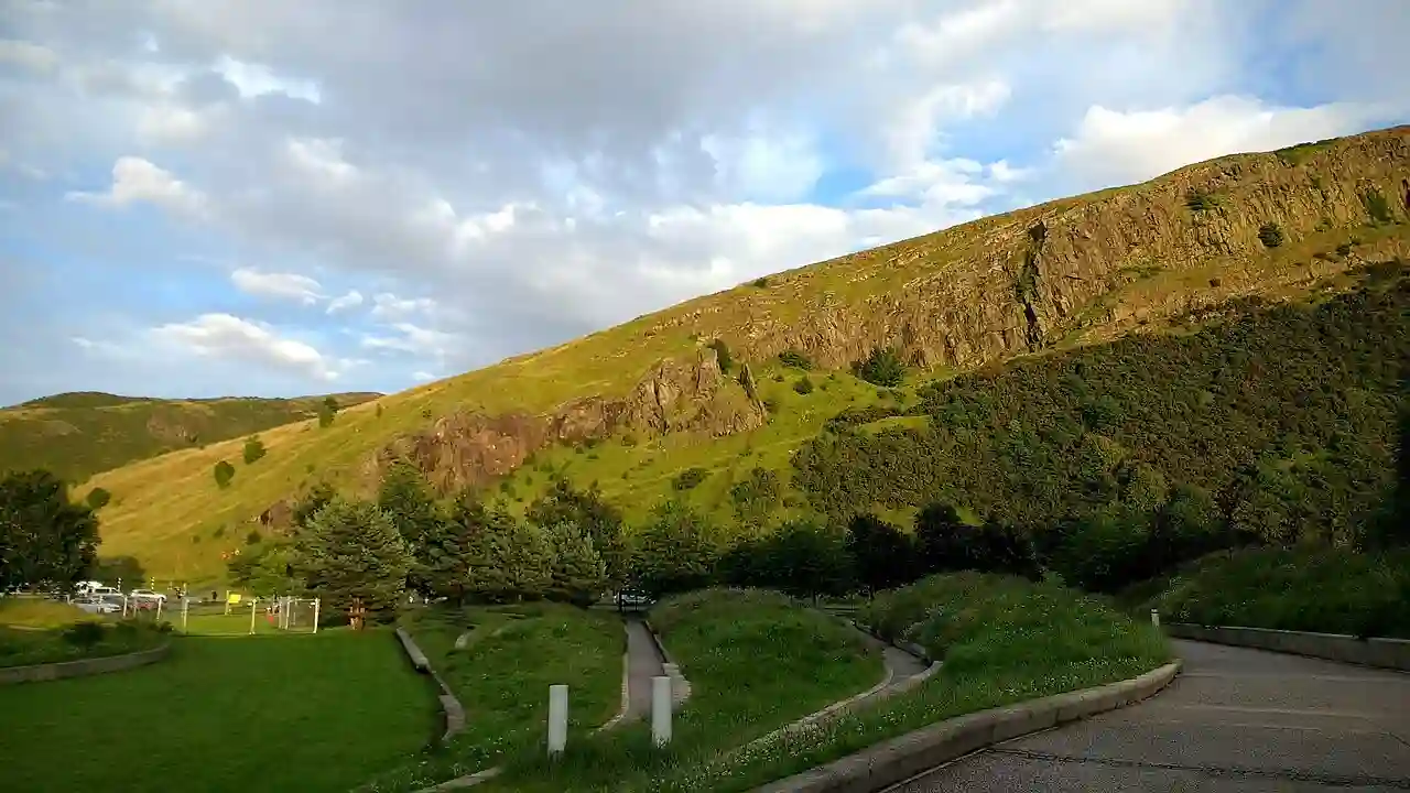 Salisbury crags and Radical Road