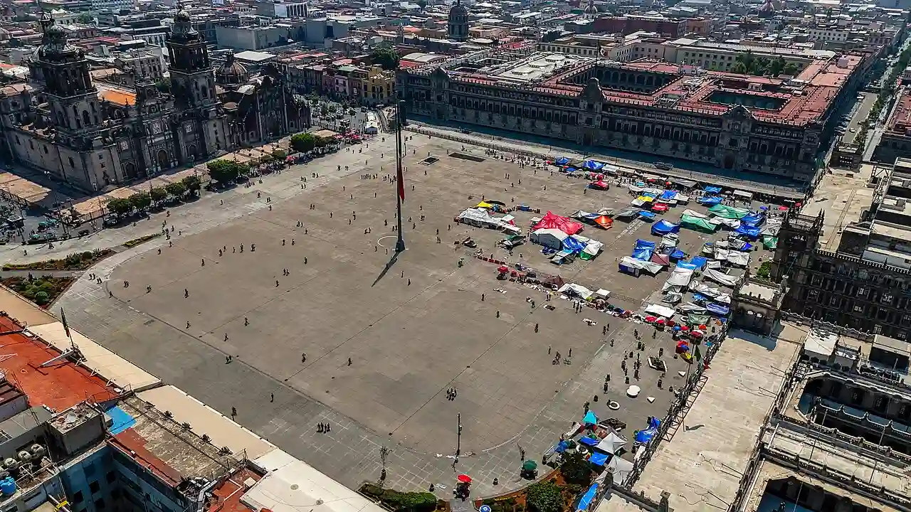 Plaza de la Constitución - Zócalo de la Ciudad de México - 6
