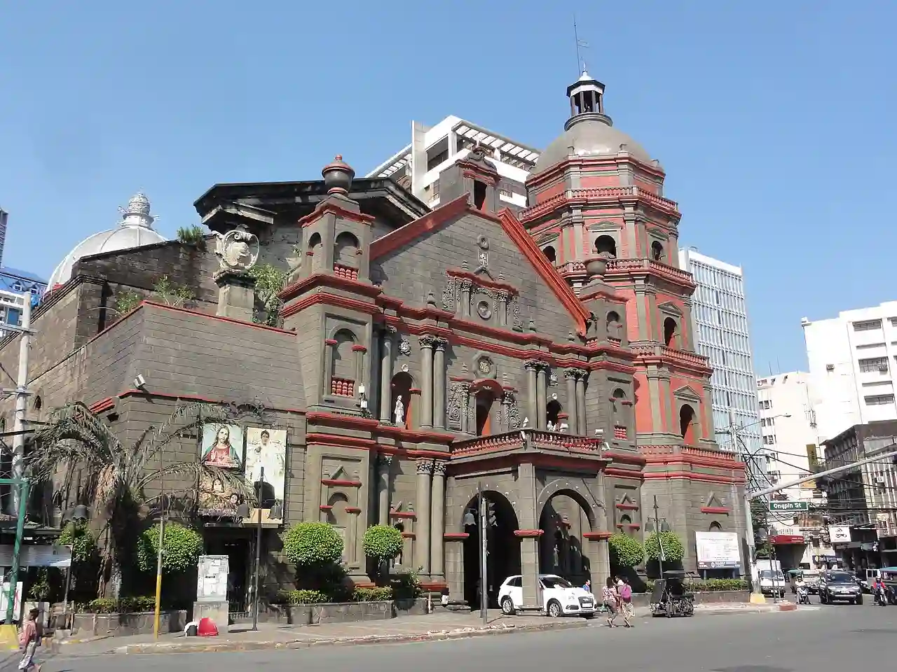 Binondo Church in front of Plaza San Lorenzo Ruiz, Binondo, Manila