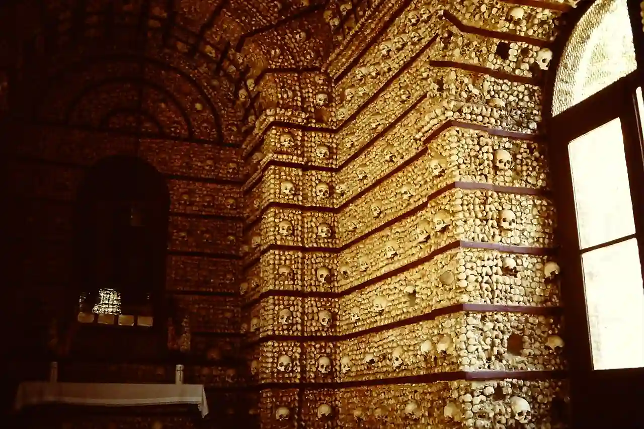 Capela dos Ossos (Faro)