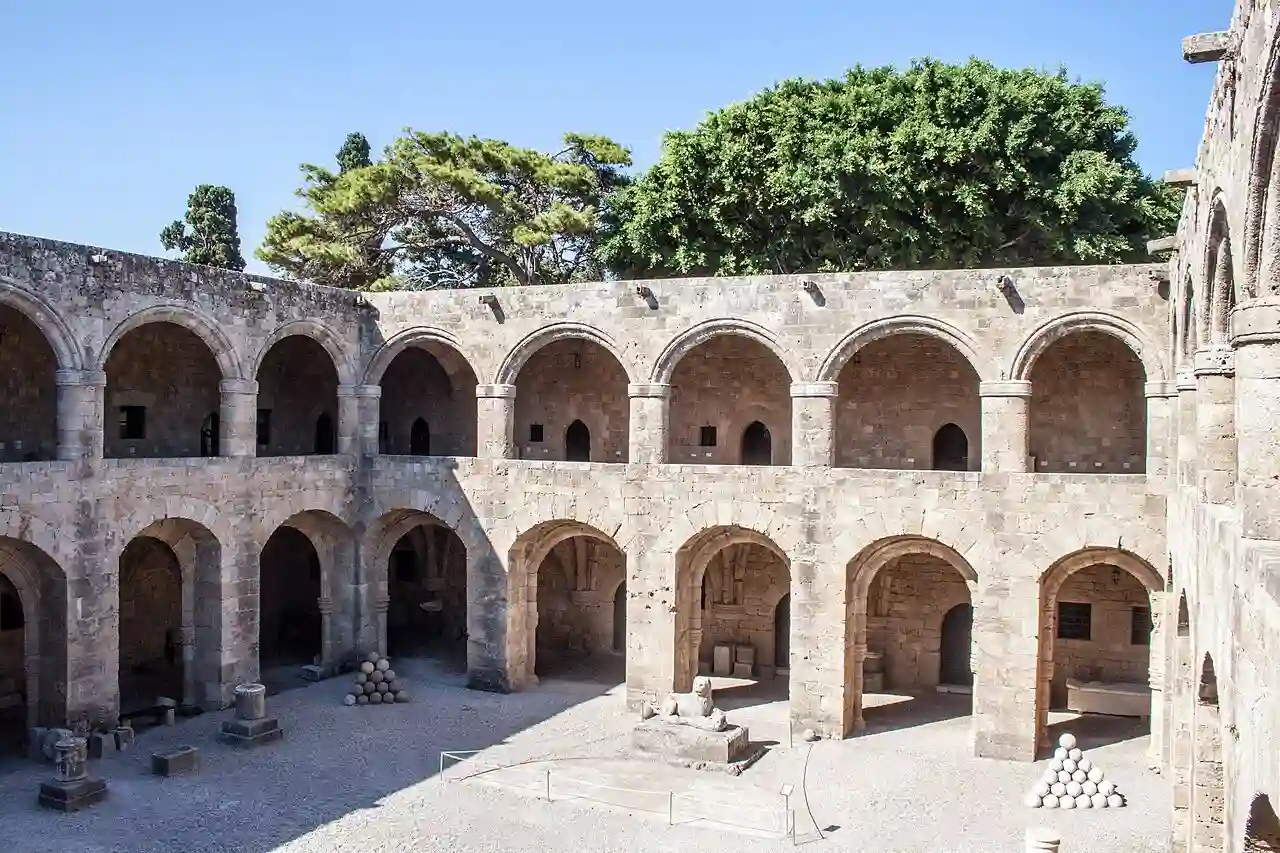 Main courtyard, Archaelogical Museum-7