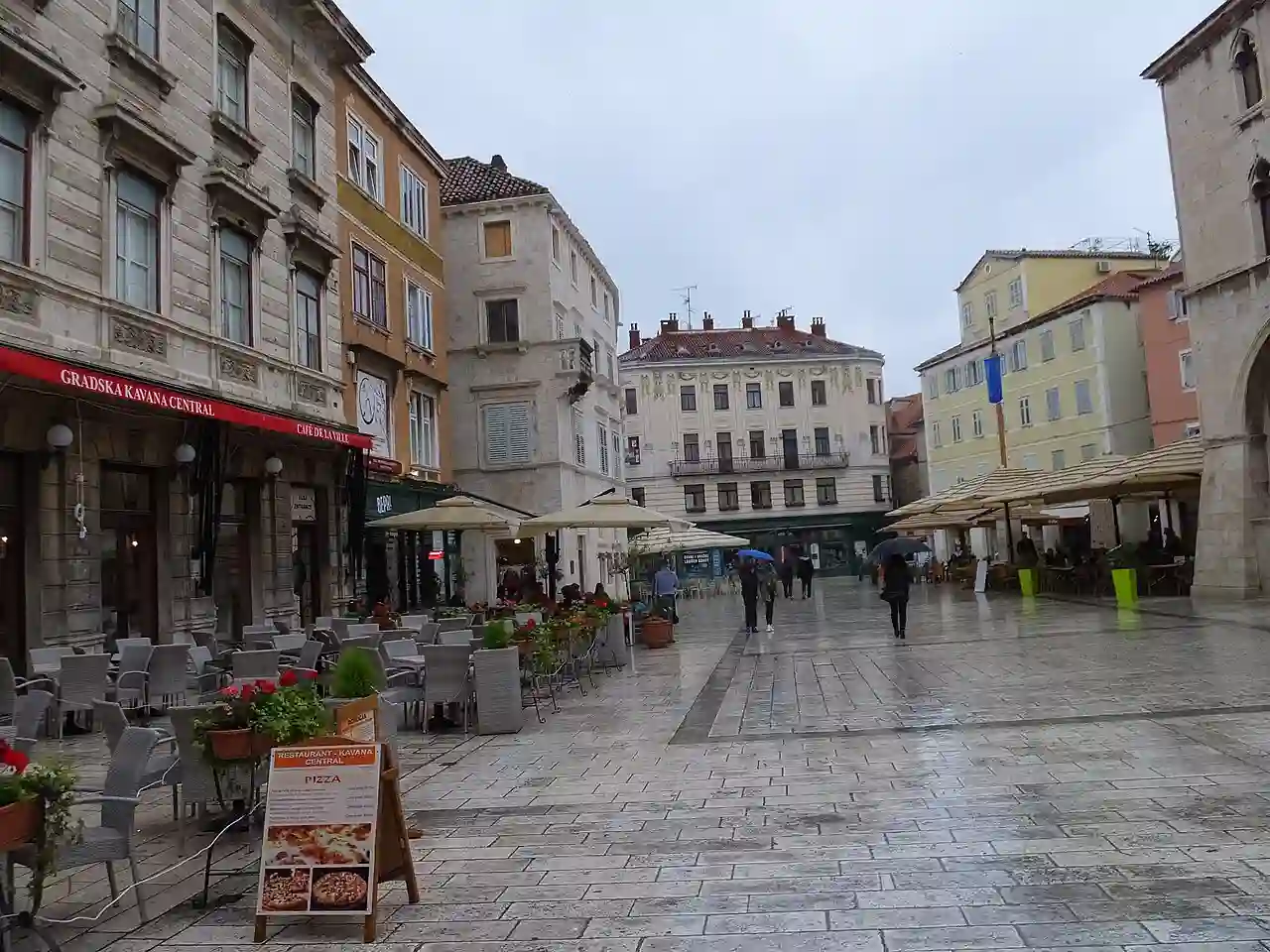 Narodni Square - panoramio