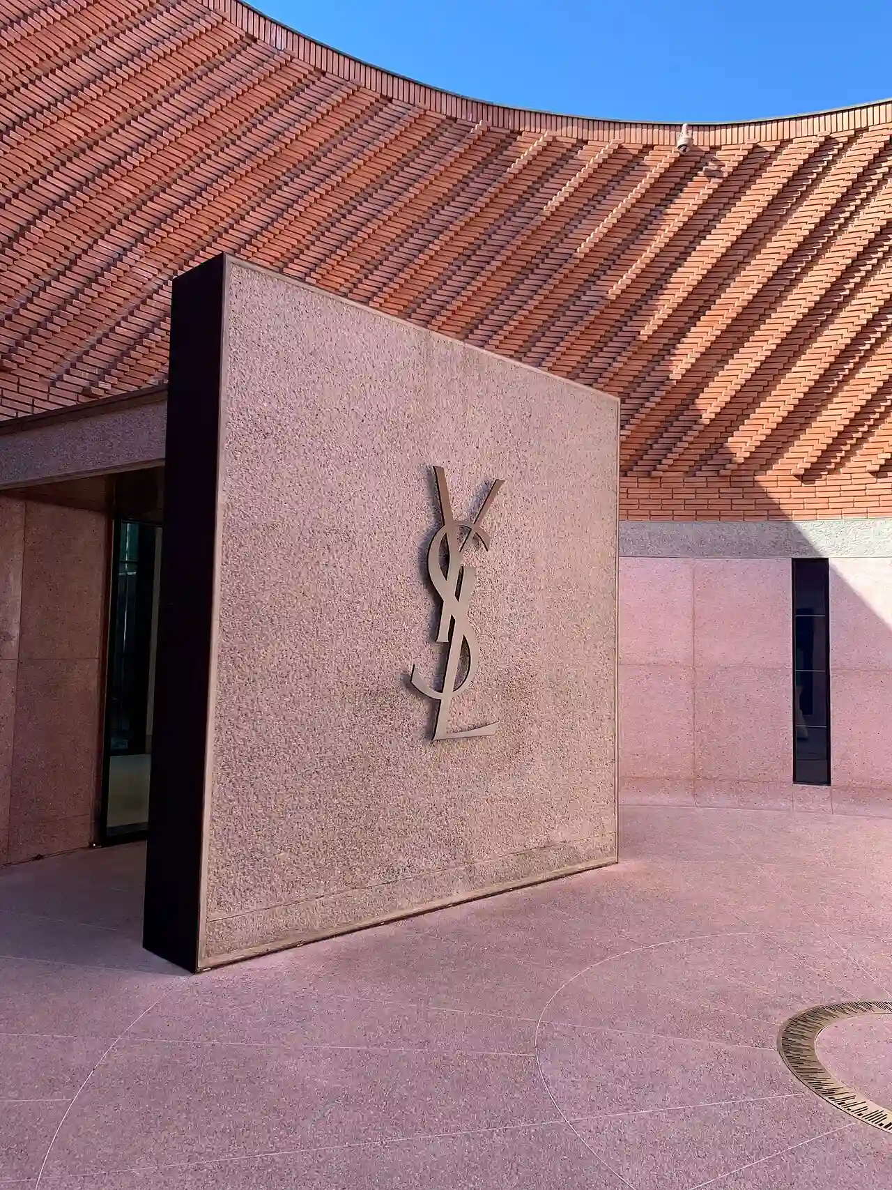 YSL 01 Eingangsportal