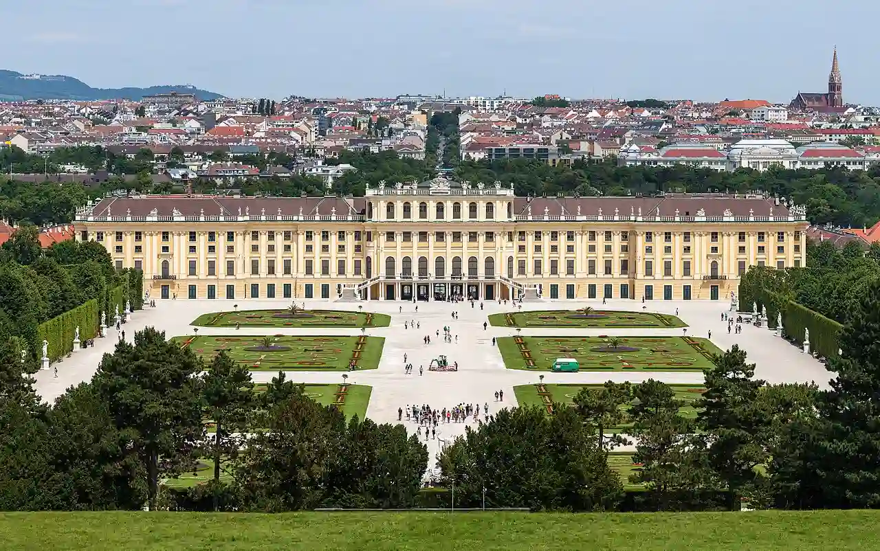 Schloss Schönbrunn Wien 2014 (Zuschnitt 2)