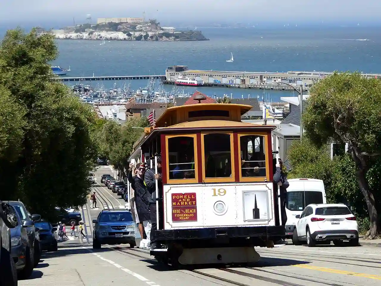 Cable car 19 on Hyde Street, July 2023