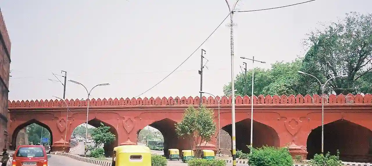 Full View of Arched bridge linking Salimgarh Fort and Red Fort2