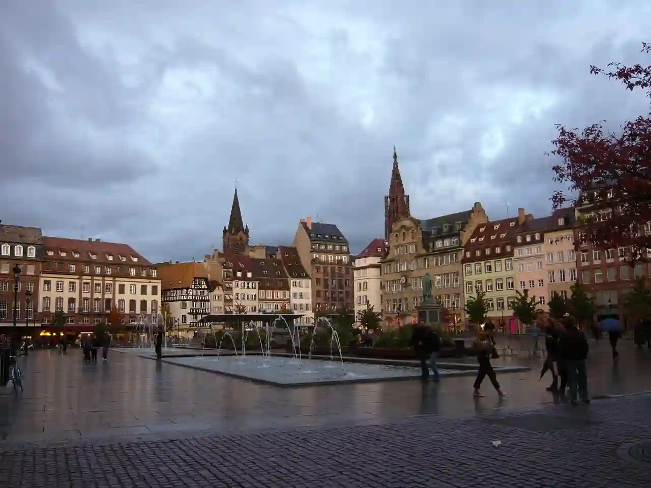 Place Kléber on a rainy day