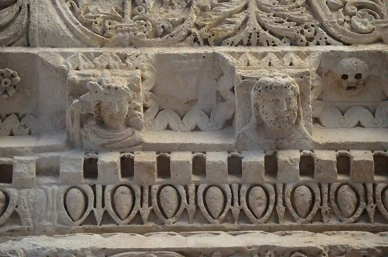 Detail of figures carved on the lintels of the Temple of Jupiter, Sol and Hercules, Diocletian's Palace, Split (12275767214)