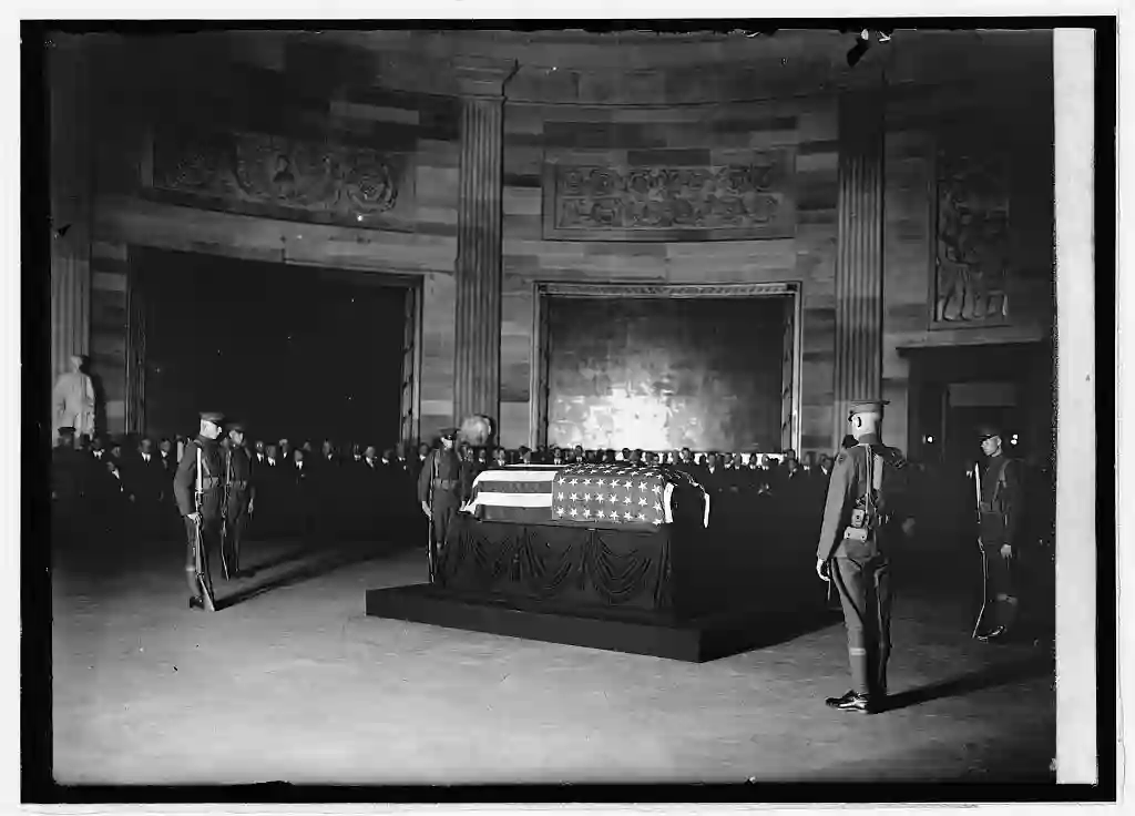 Bier of Unknown Soldier in Capitol