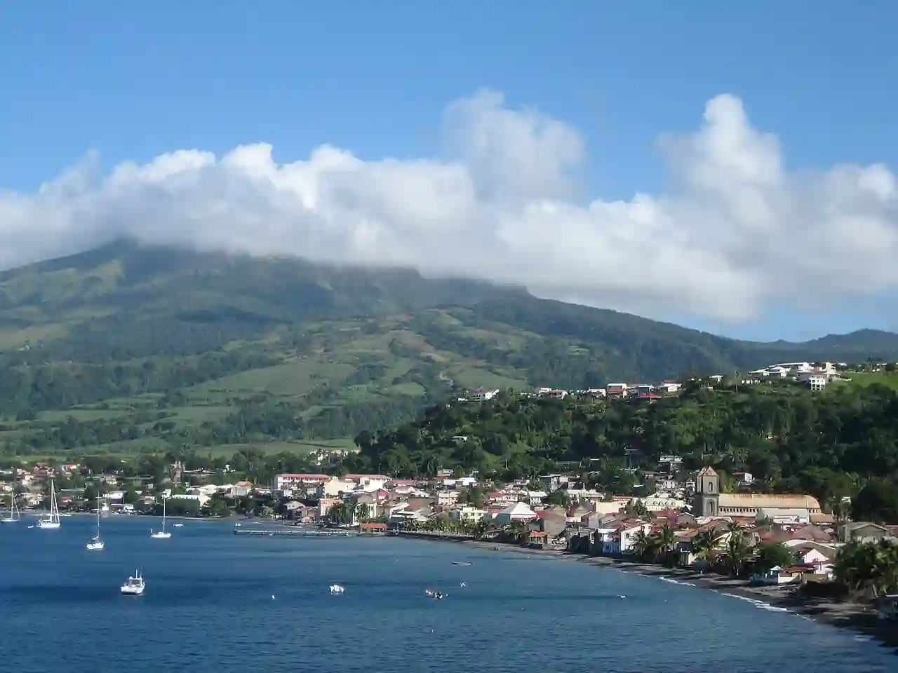 Saint-Pierre (Martinique) avec Montage Pelée