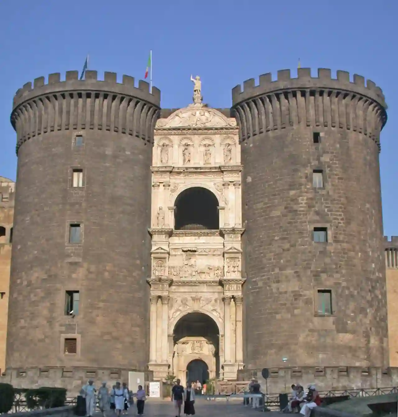 NapoliMaschioAngioinoIngresso