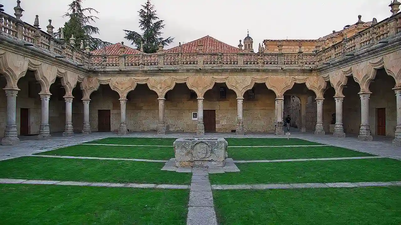 Patio de las Escuelas Menores (Salamanca)