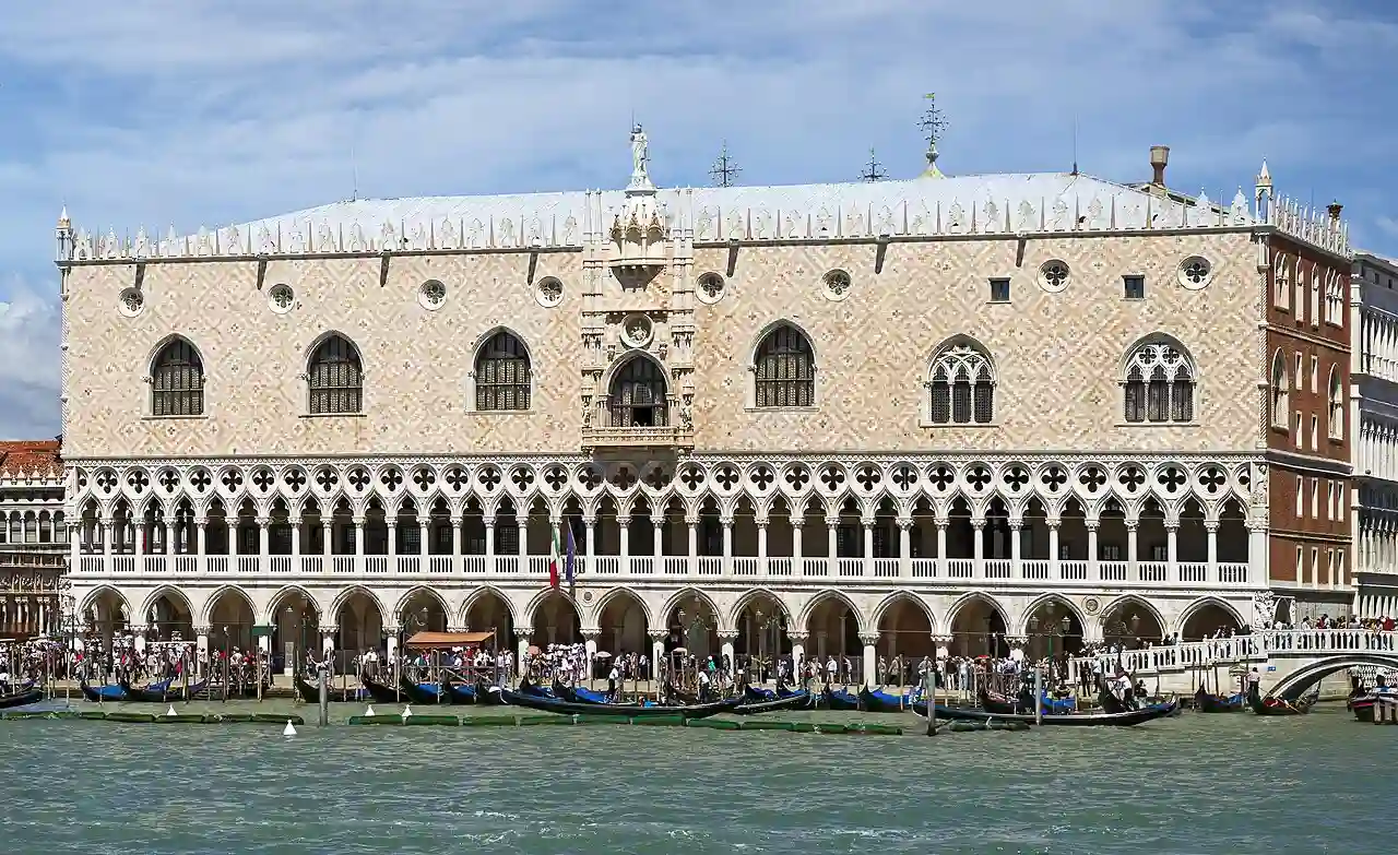 (Venice) Doge's Palace facing the sea