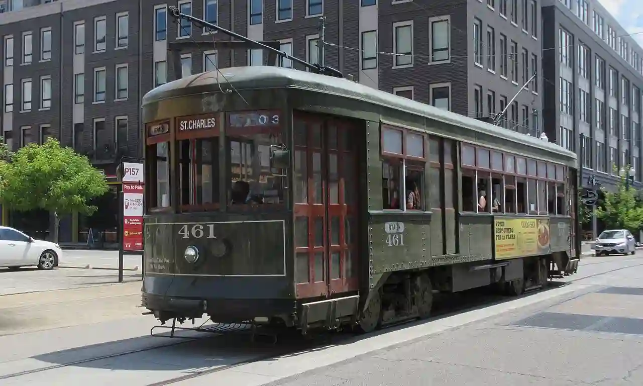 St. Charles accessible streetcar (cropped)