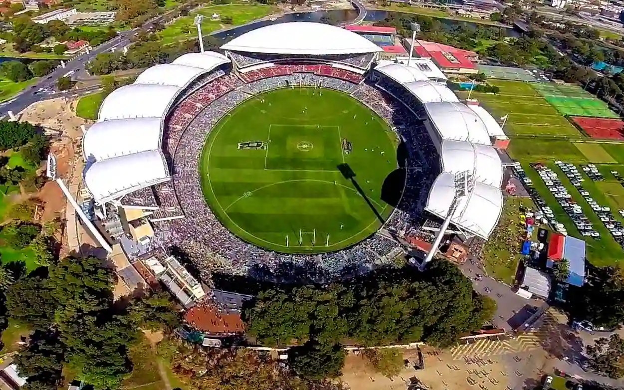 Adelaide Oval - panoramio (cropped)