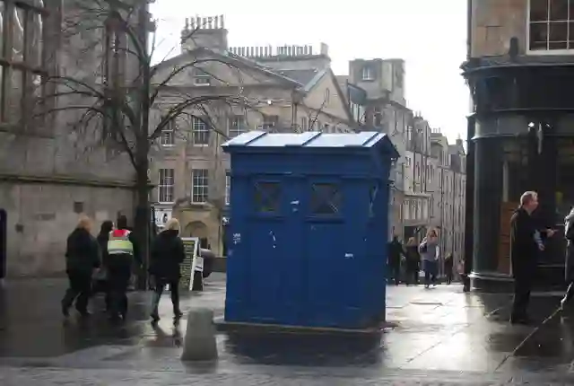 Police Box, Royal Mile - geograph.org.uk - 2310993