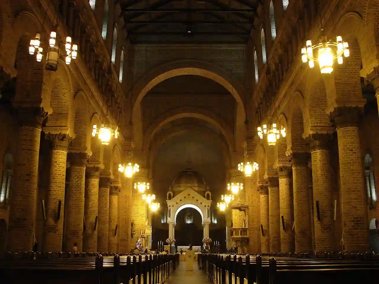 Interior catedral metropolitana de Medellin