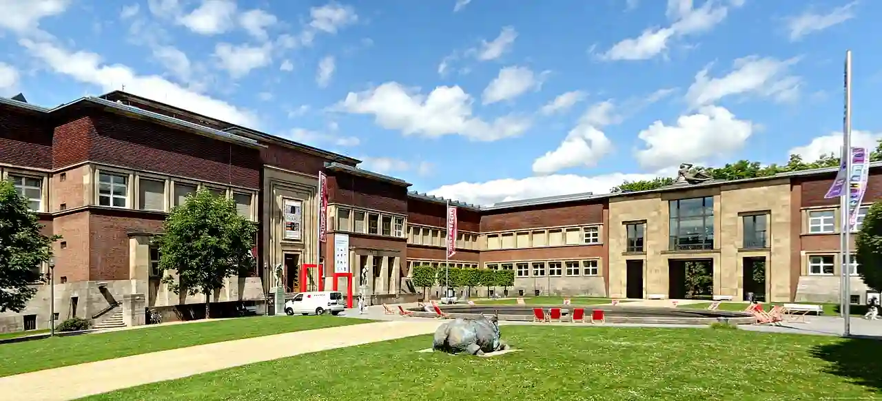 Museum Kunstpalast - Ehrenhof und nördlicher Übergang (8241-49)