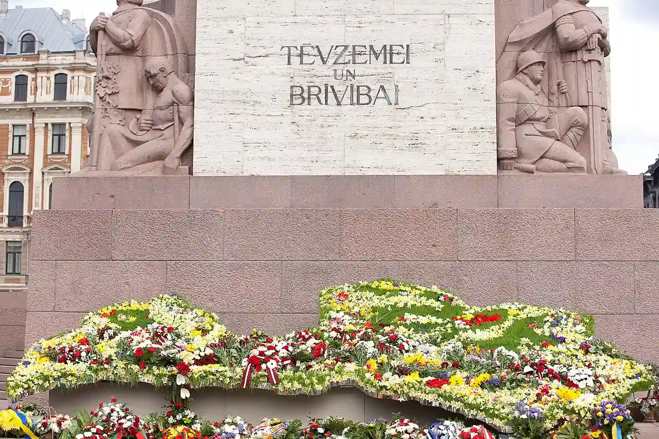 4.maija svinīgā ziedu nolikšana pie Brīvības pieminekļa (5686754685)