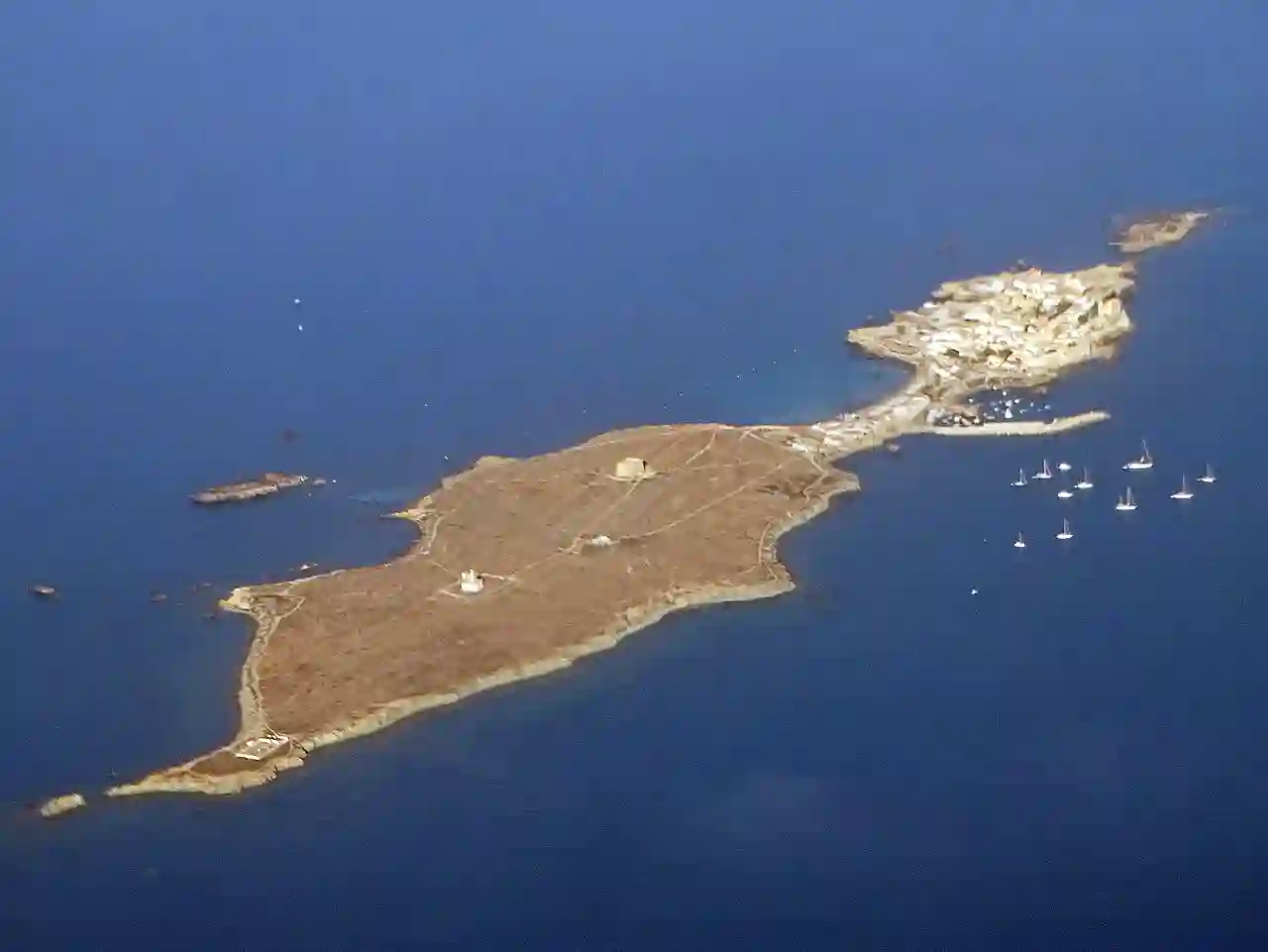Tabarca Island-Alicante (Spain) - 48502403002 (cropped)