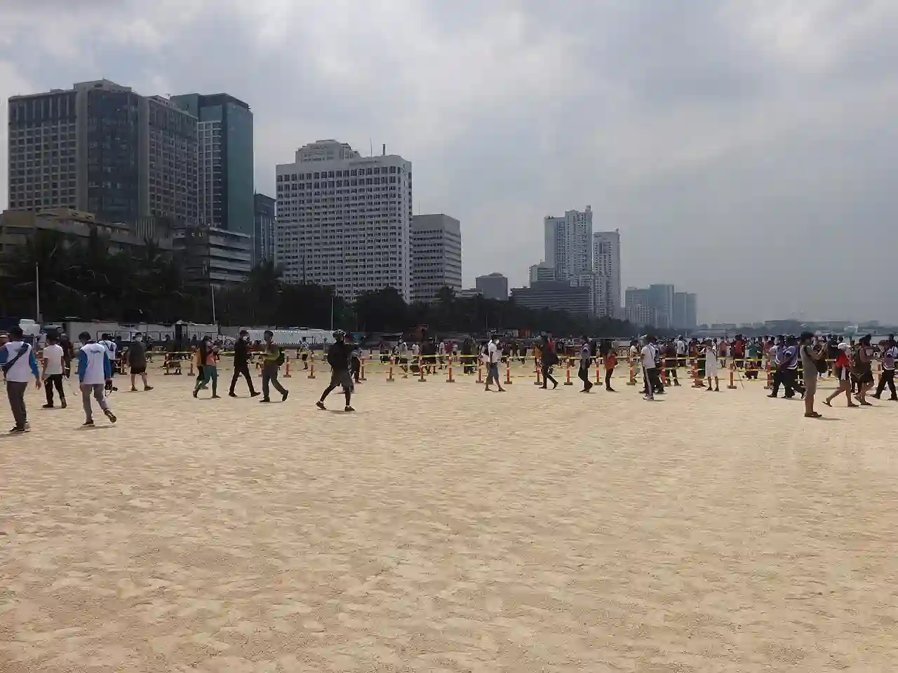 Manila Bay beach (Roxas Boulevard, Manila; 09-19-2020) wiki
