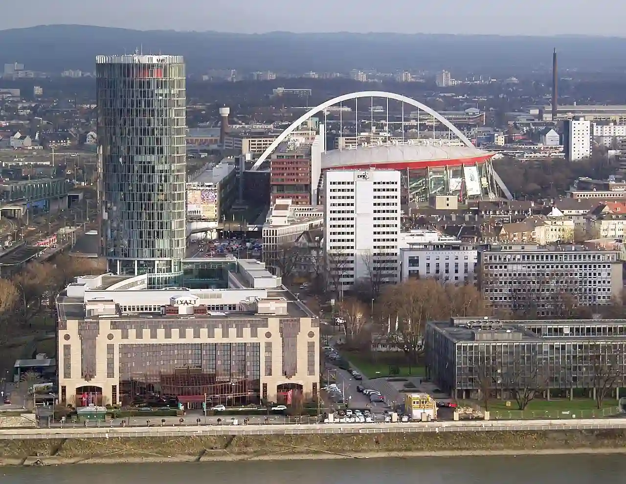 Deutz mit Hyatt Regency, KölnTiangle und Kölnarena