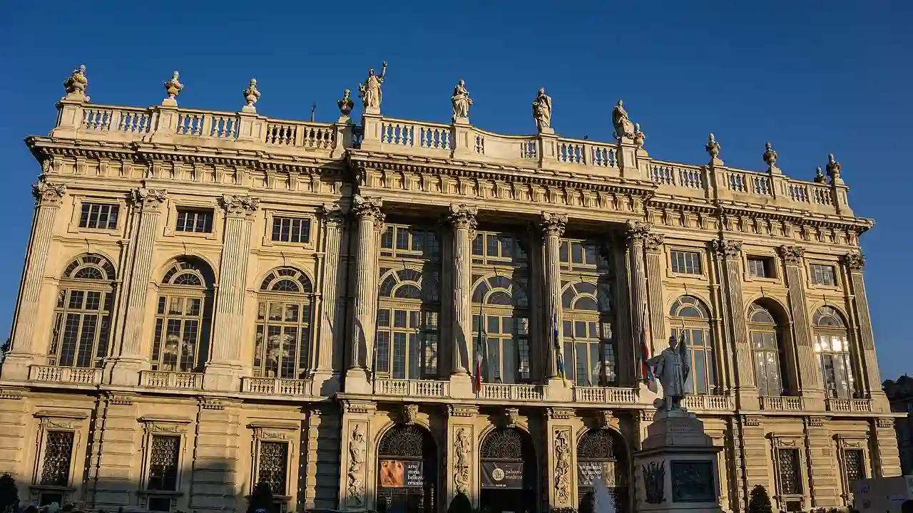 Luce di fine settembre su Palazzo Madama, Torino