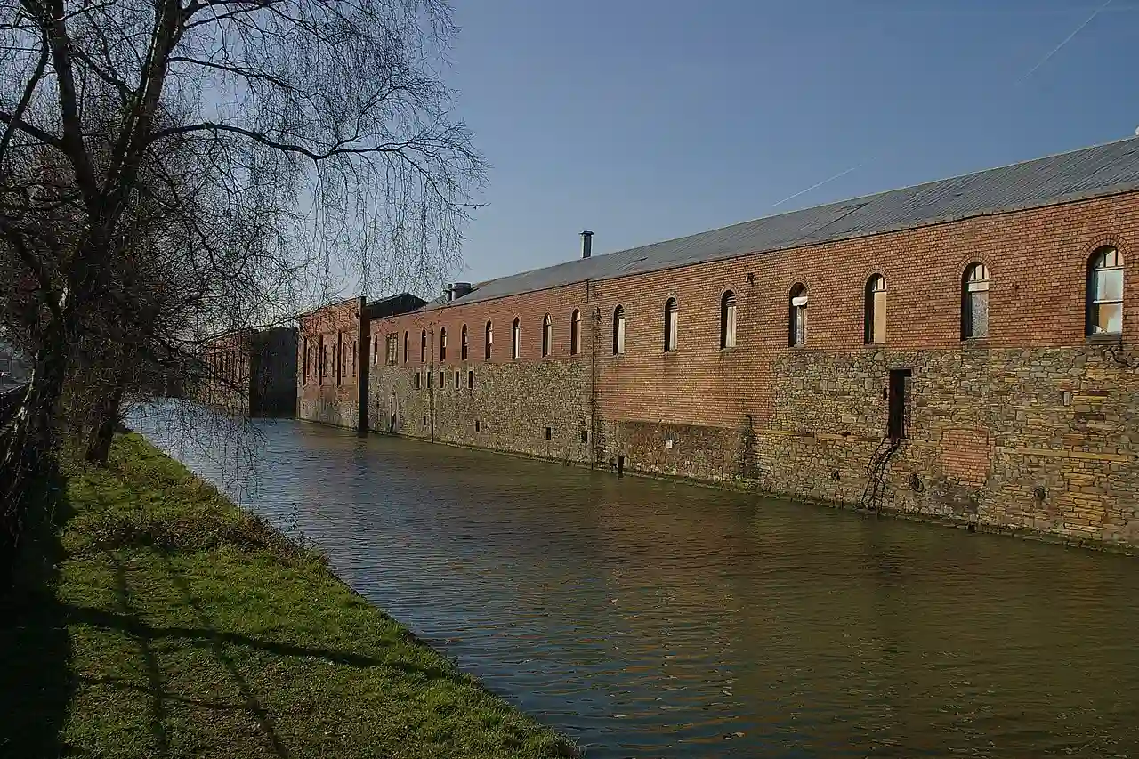 Bristol MMB «48 Feeder Canal