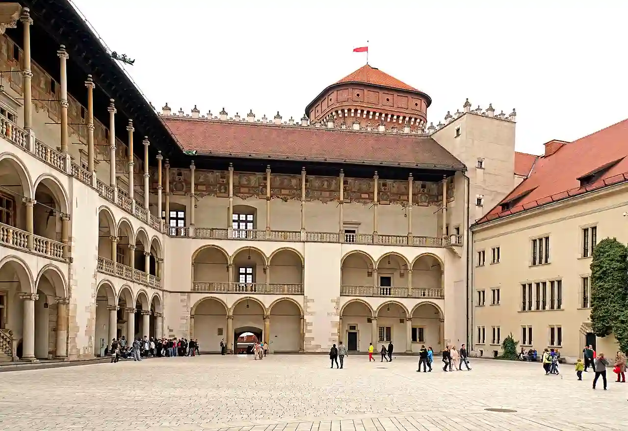 Poland-01789 - Courtyard (32080273906)