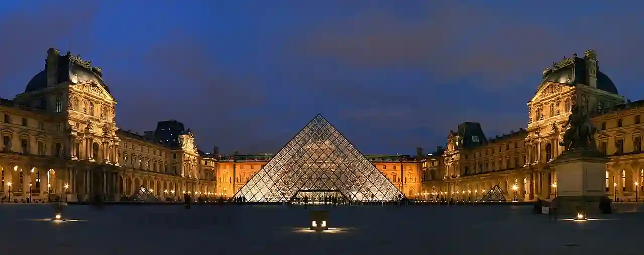 Cour Napoléon at night - Louvre