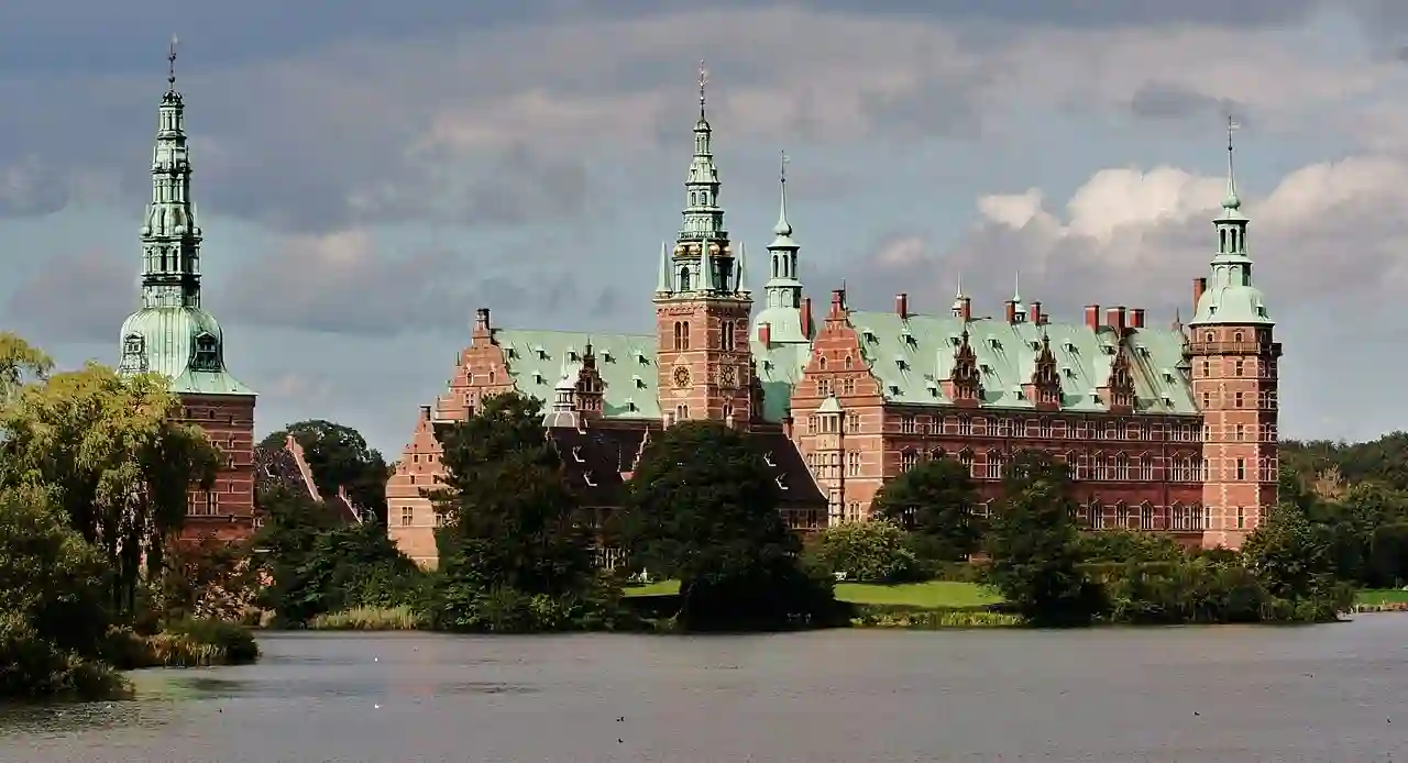 Frederiksborg Slot i sol