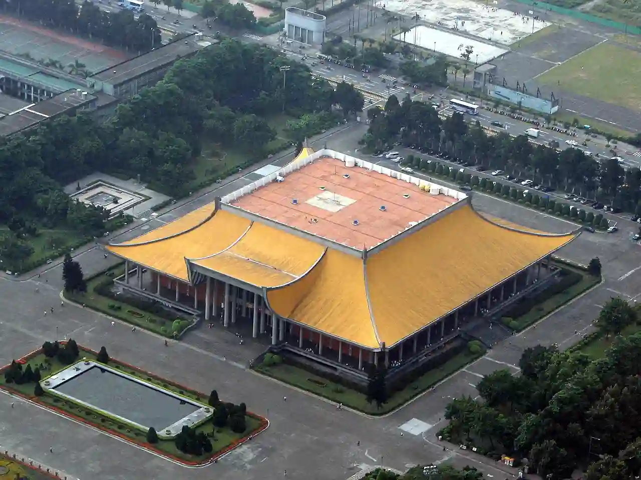 SYS Memorial Hall view from Taipei 101 20070801