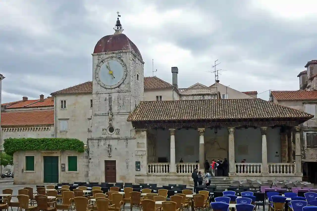 HR-Trogir-Loggia-3