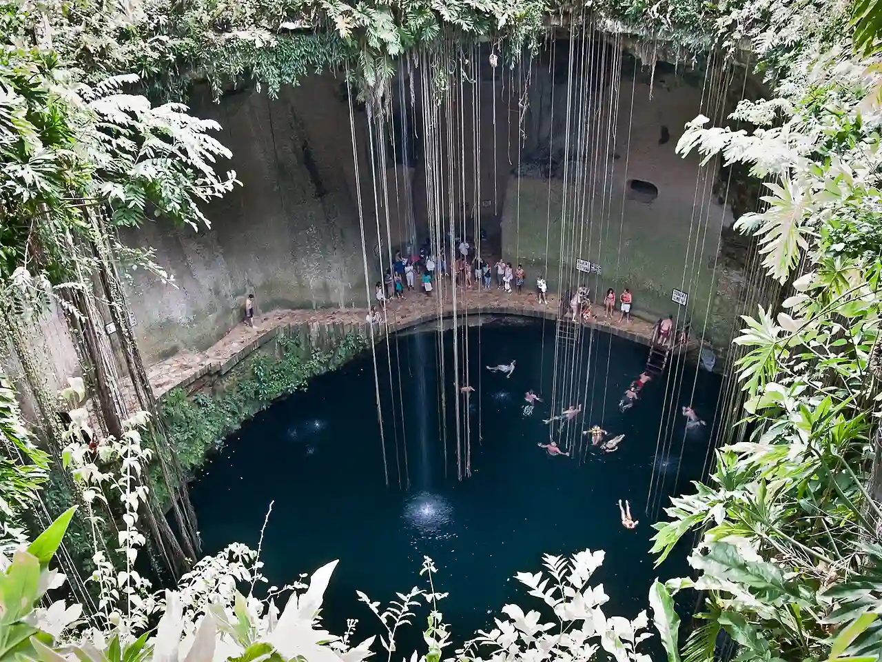 Cenote en Chichén Itzá, Yucatán, México