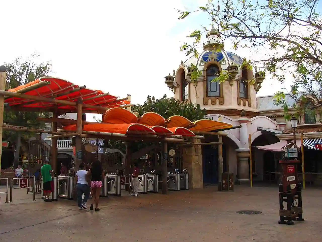 Islands of Adventure entrance 2