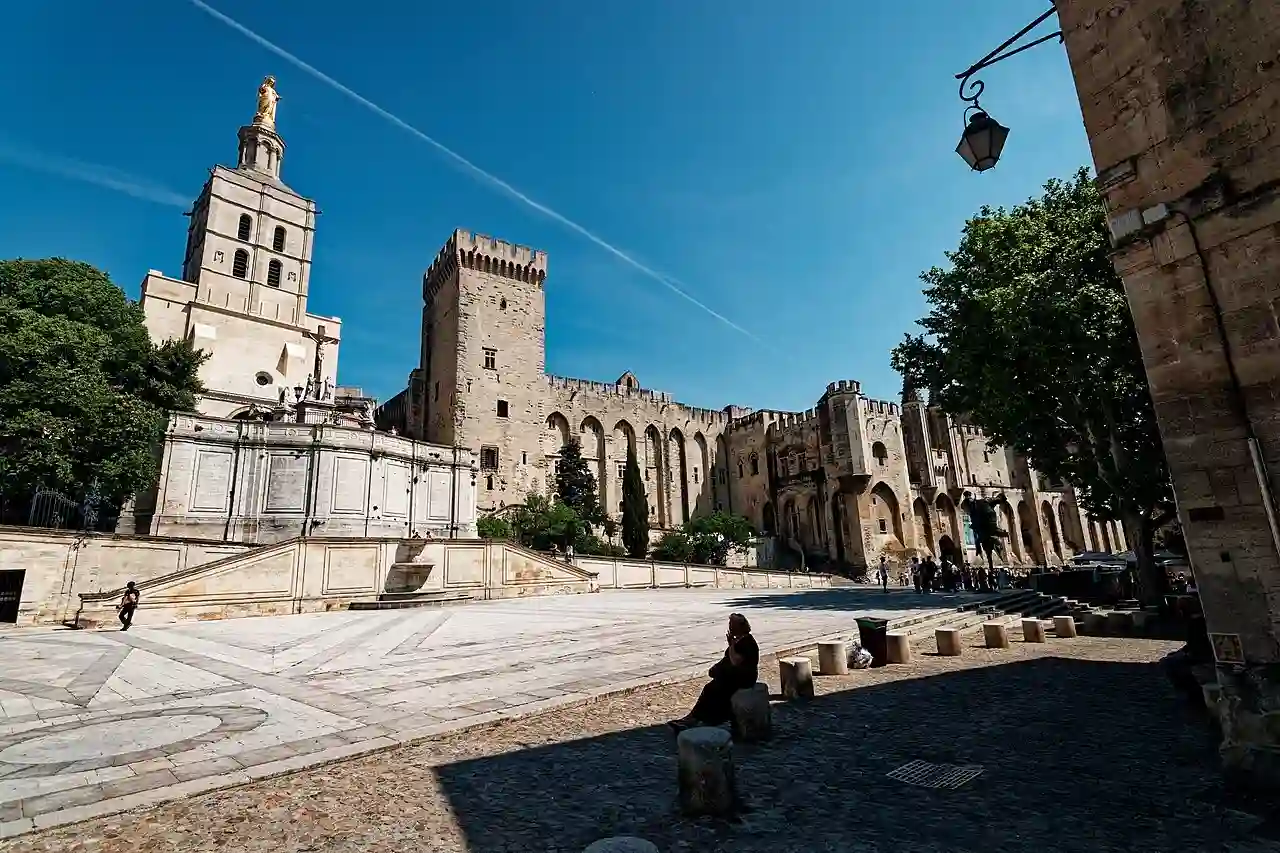 Avignon - Place du Palais - View ESE on Cathédrale Notre-Dame des Doms d'Avignon & Palais des Papes d'Avignon