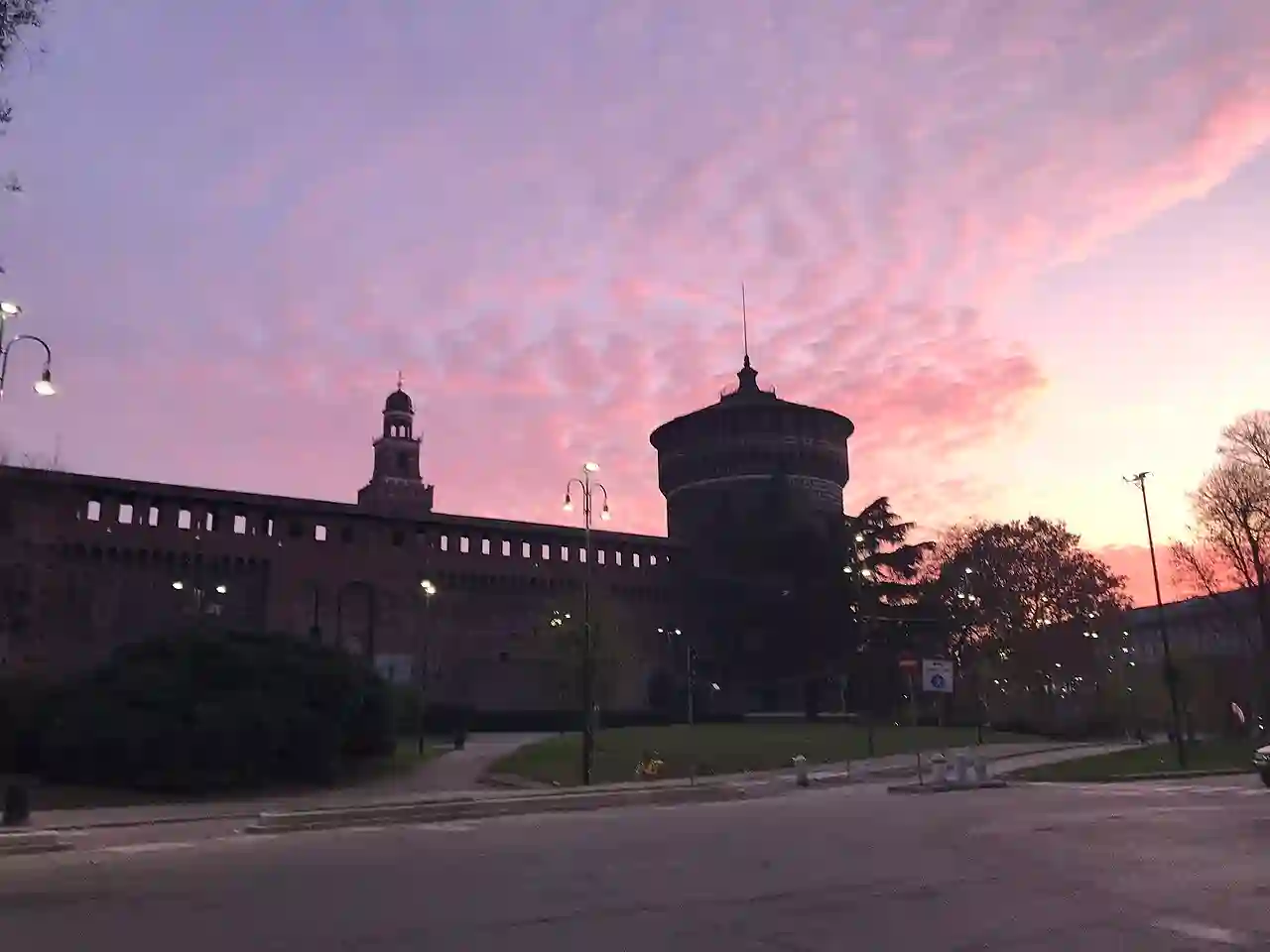 Alba colorata al Castello