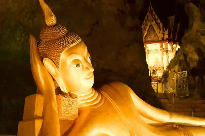 Temple de la grotte (Wat Suwan Kuha)